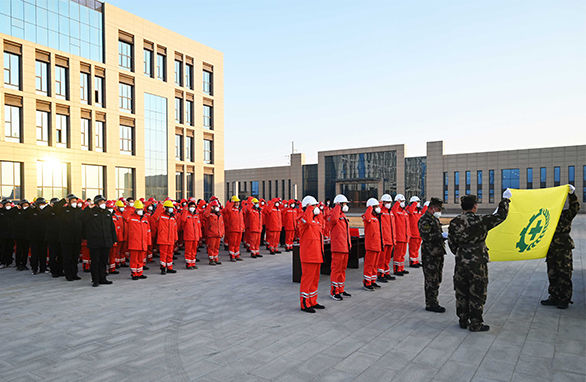 宝廷新能源举行新年升安全旗仪式 宝廷新能源举行新年升安全旗仪式